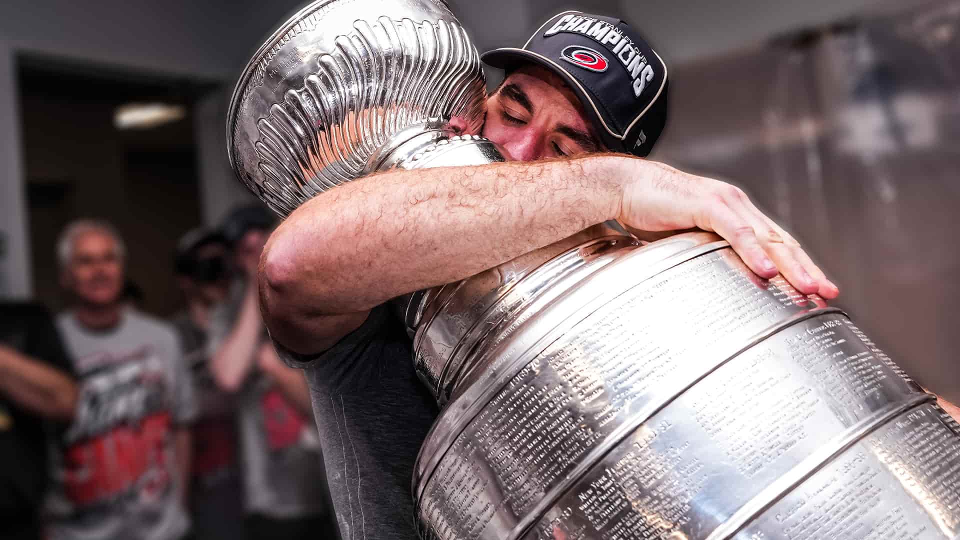 Jordan Martinook Brings Stanley Cup to Leduc